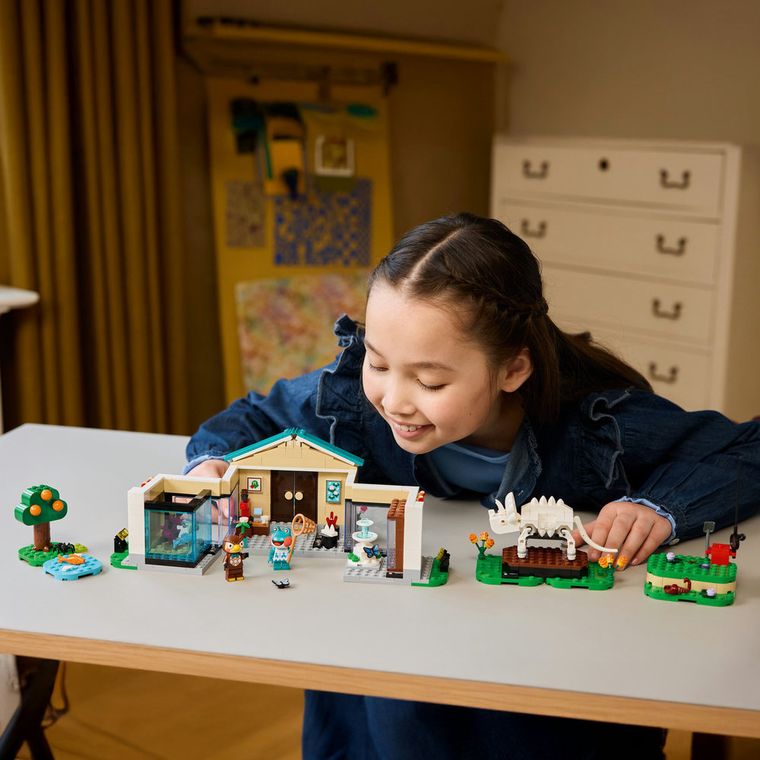 LEGO Animal Crossing, Colectia de muzeu a lui Blathers, 77056