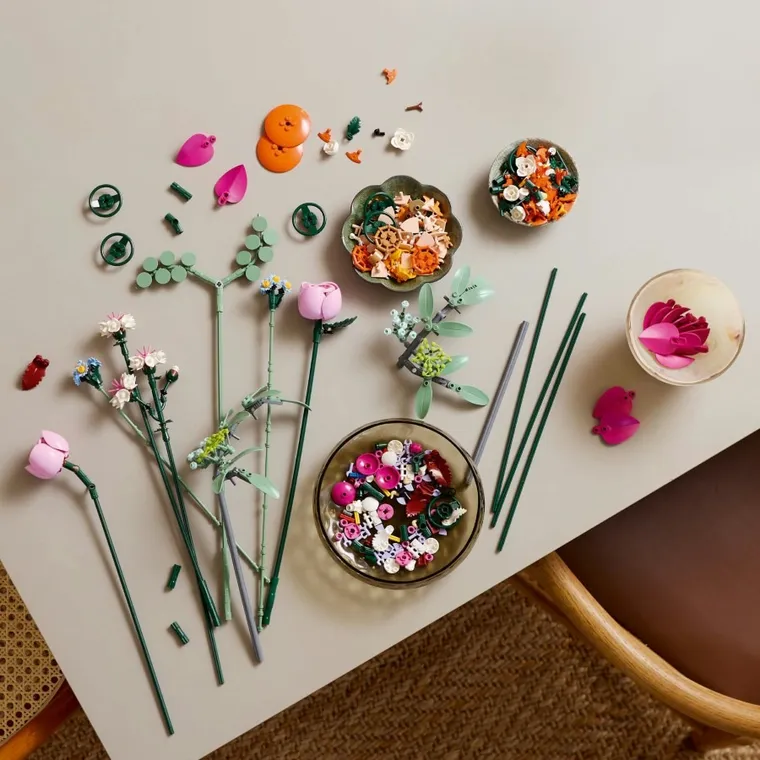 LEGO Botanicals, Frumos buchet de flori roz, 10342