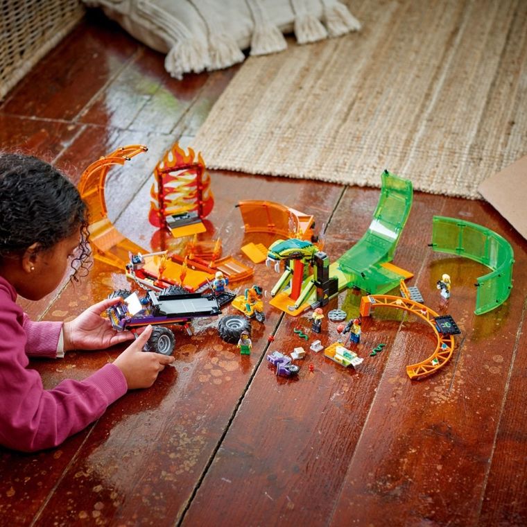 LEGO City, Arena de cascadorii cu doua bucle, 60339