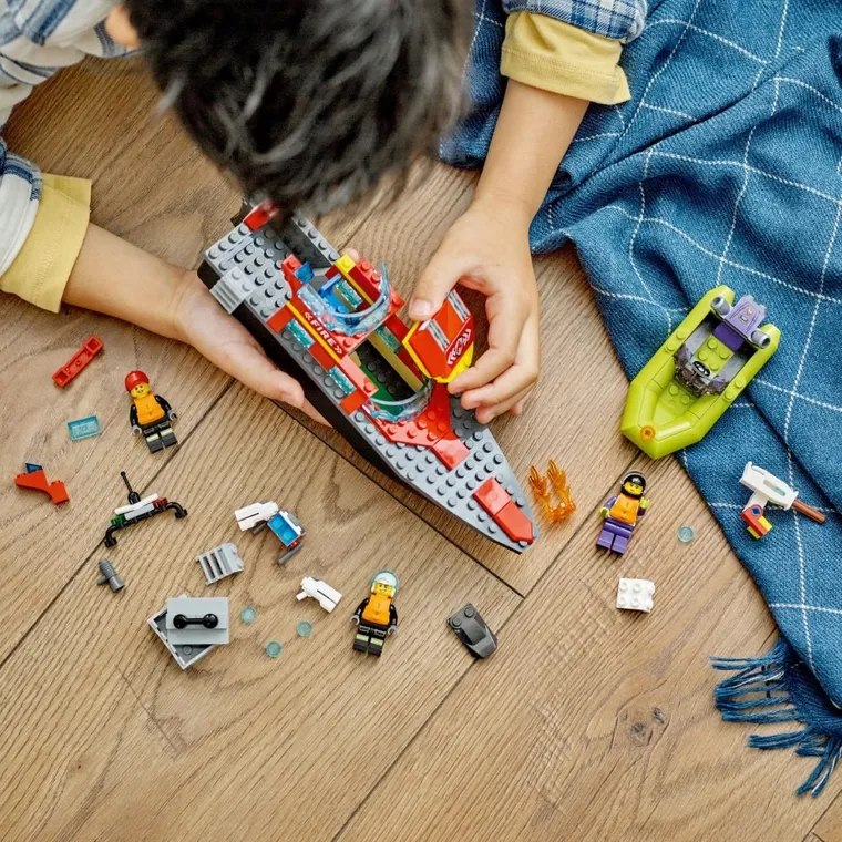 LEGO City, Barca de salvare a pompierilor, 60373