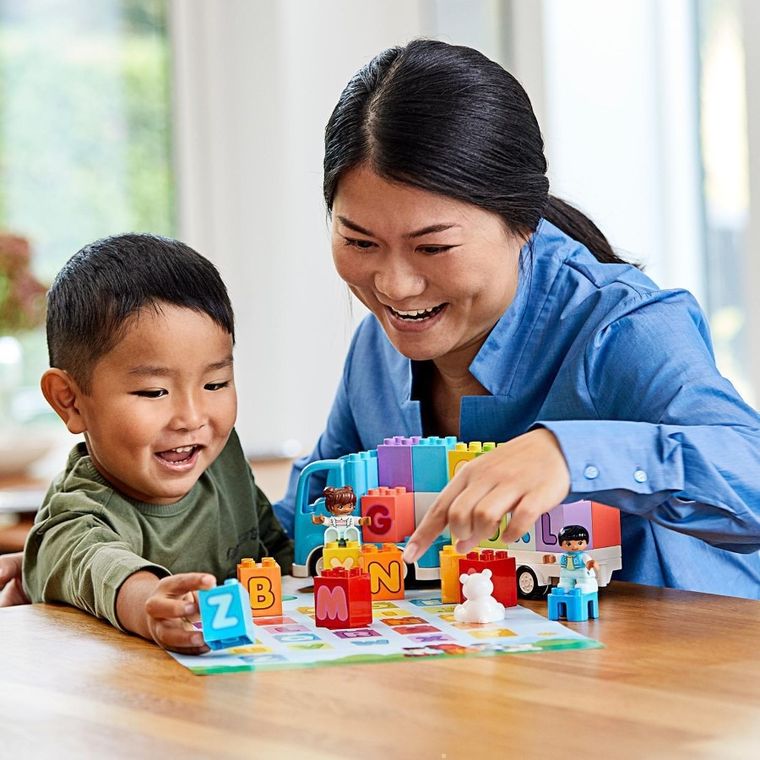 LEGO DUPLO Creative Play, Primul meu camion cu litere, 10915