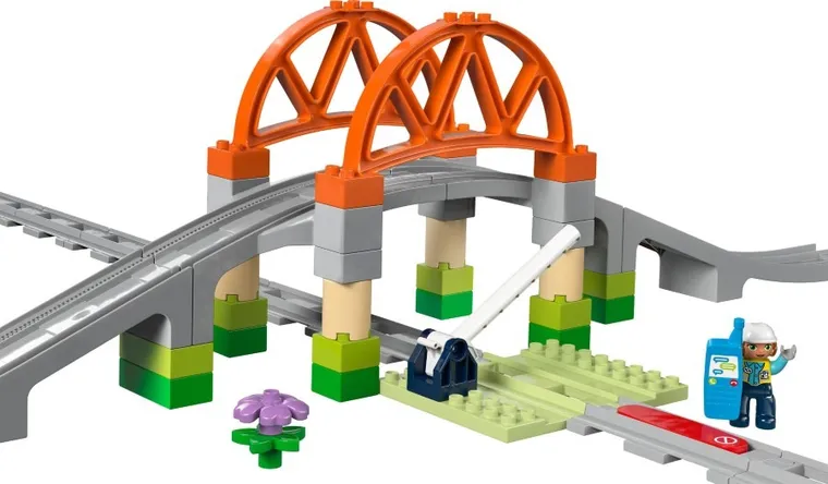 LEGO DUPLO, Set de extindere Pod si sine de cale ferata, 10426