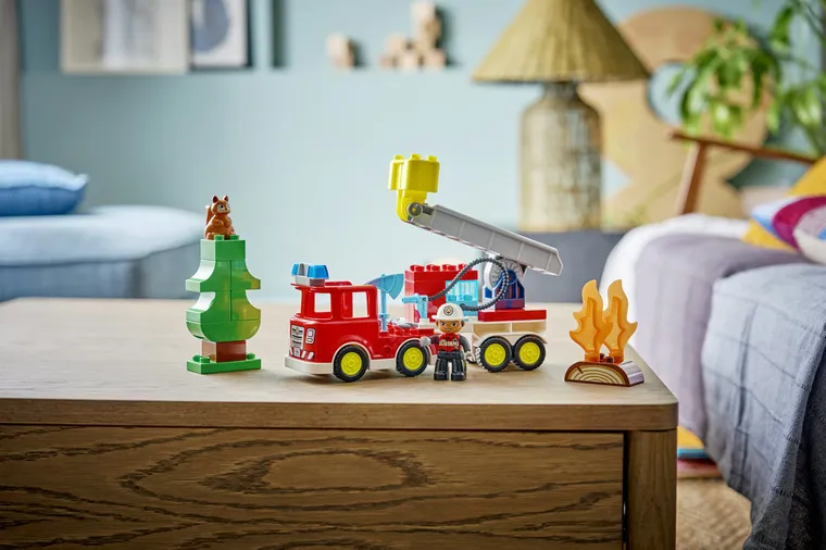 LEGO DUPLO Town, Camion de pompieri cu furtun si pompier, 10473