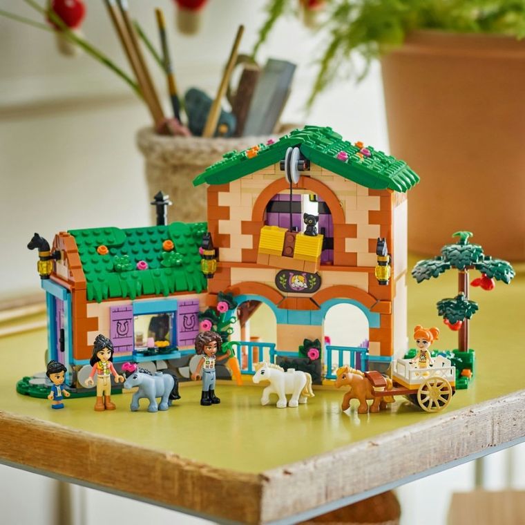 LEGO Friends, Ferma si grajd pentru ponei, 42654