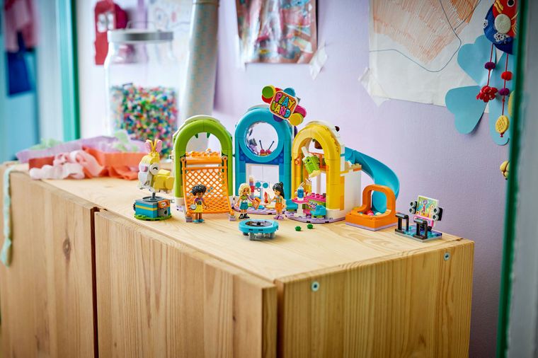 LEGO Friends, Loc de joaca la interior, 42686