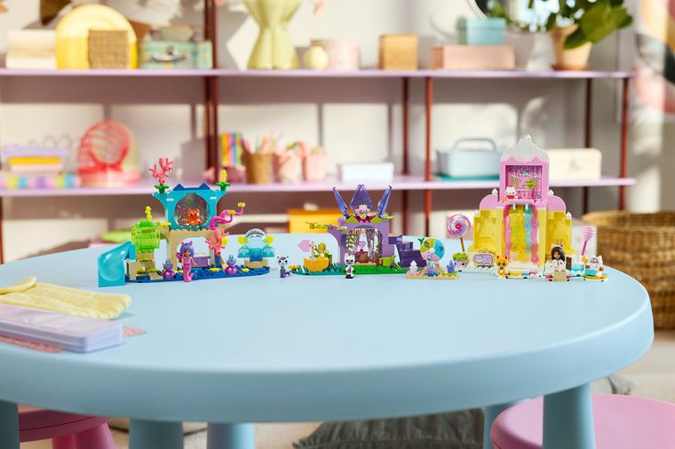 LEGO Gabby's Dollhouse, Muntele de dulciuri si gradina Miau-Zanei, 11205