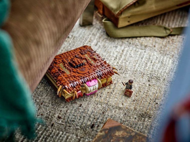 LEGO Harry Potter TM, Cartea monstrilor Colti de monstru, 76449