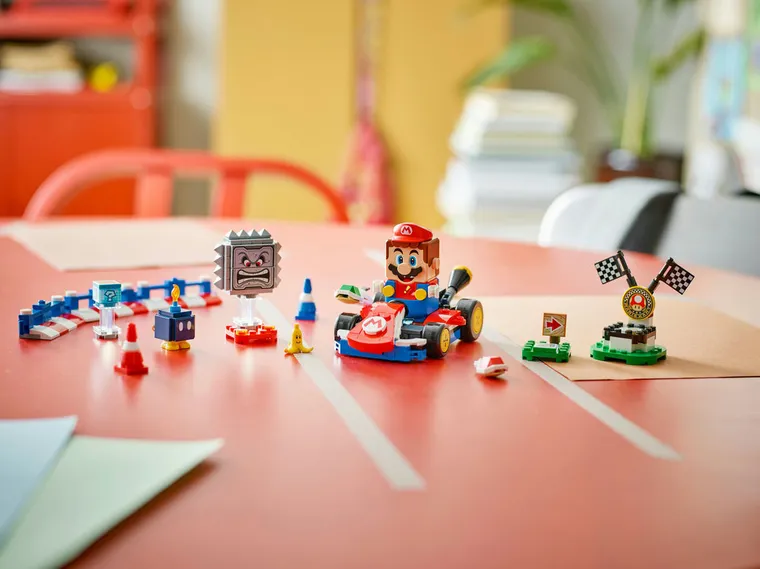 LEGO Super Mario, Mario Kart - LEGO Mario interactiv si Standard Kart, 72043