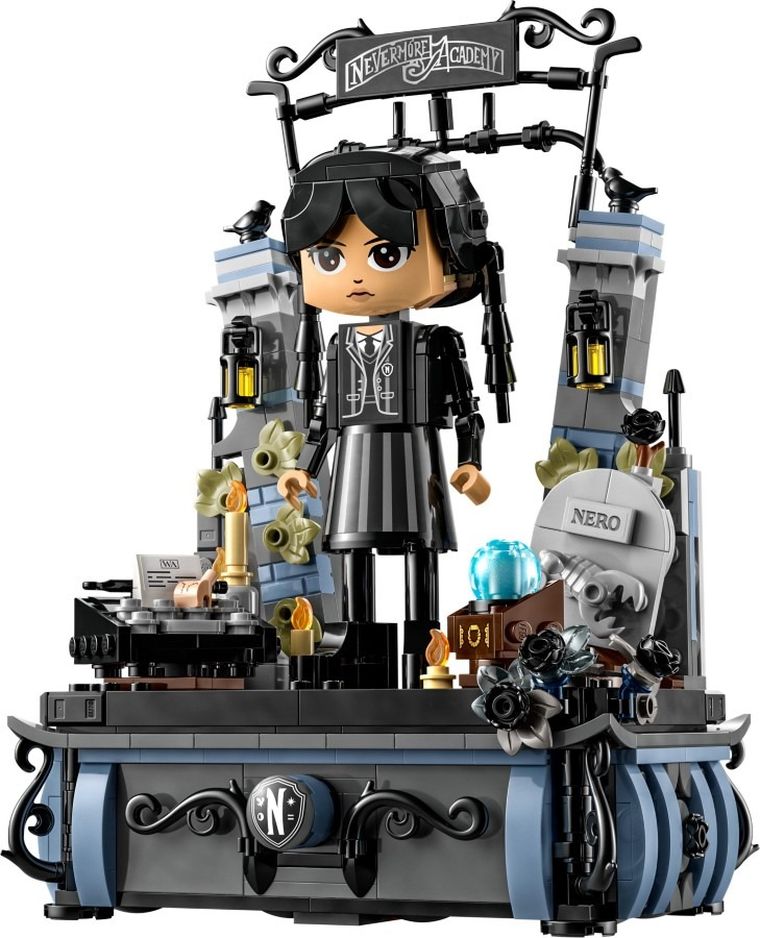 LEGO Wednesday, Figurina Wednesday Addams, 76780