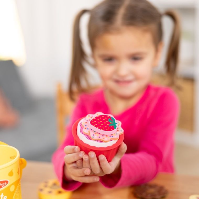 Melissa & Doug, Cofetarie portabila, set de calatorie