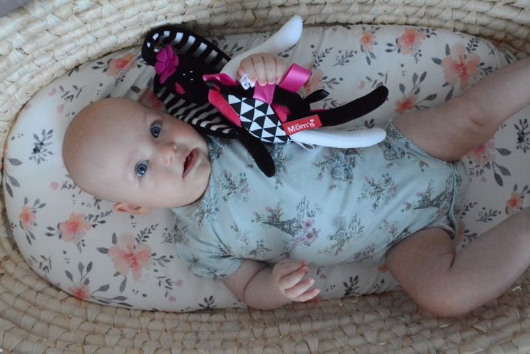 Mom's Care, iepuras, prima jucarie de plus, jucarie senzoriala