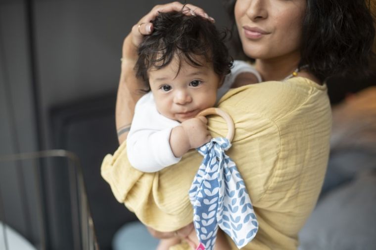 Motherhood, jucarie din lemn pentru dentitie, Pink Classics