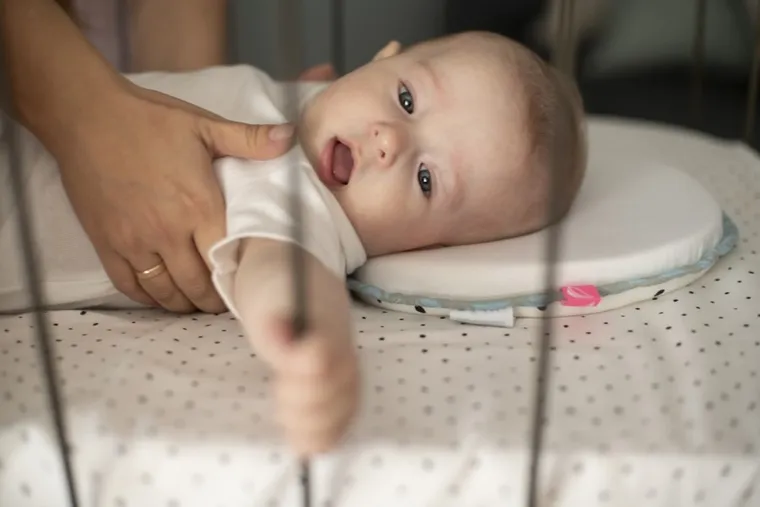 Motherhood, perna ergonomica de stabilizare pentru bebelusi, Pink Classics