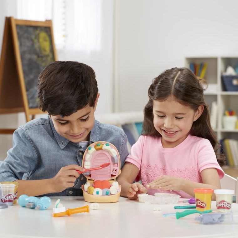 Play-Doh, Drill'N Fill Dentist, 8 cutii, set creativ + 4 cutii de plastilina GRATUIT, set promotional