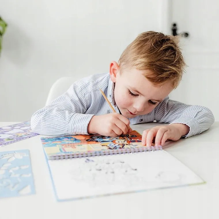 Totum, Bluey, carte de colorat si razuit cu stickere