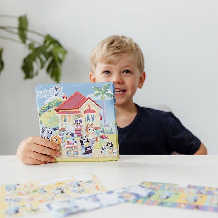 Totum, Bluey, set de stickere cu imagine de fundal