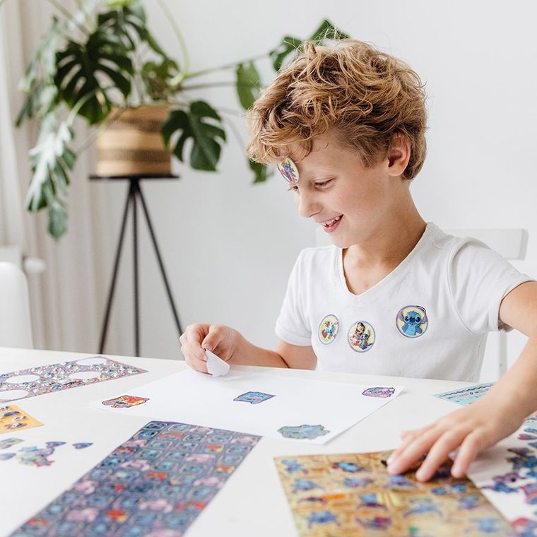 Totum, Lilo si Stitch, set mare de stickere, 300 elemente