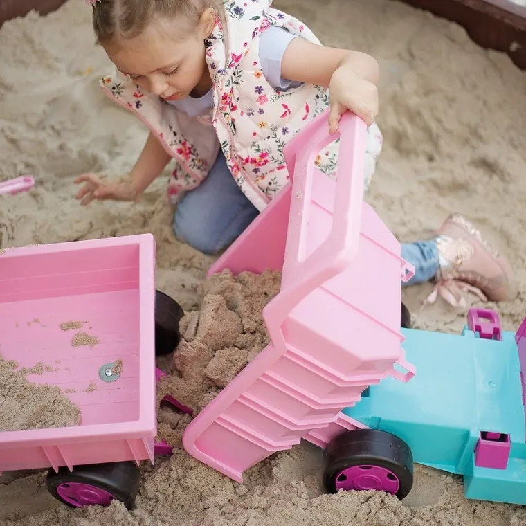 Wader, basculanta gigant pentru fete