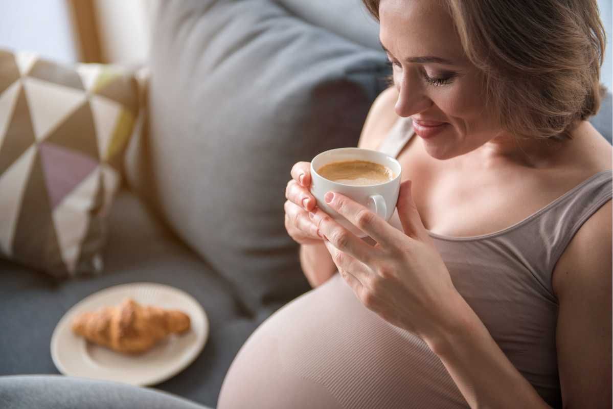 Cafeaua in timpul sarcinii. Poate cofeina pune in pericol copilul