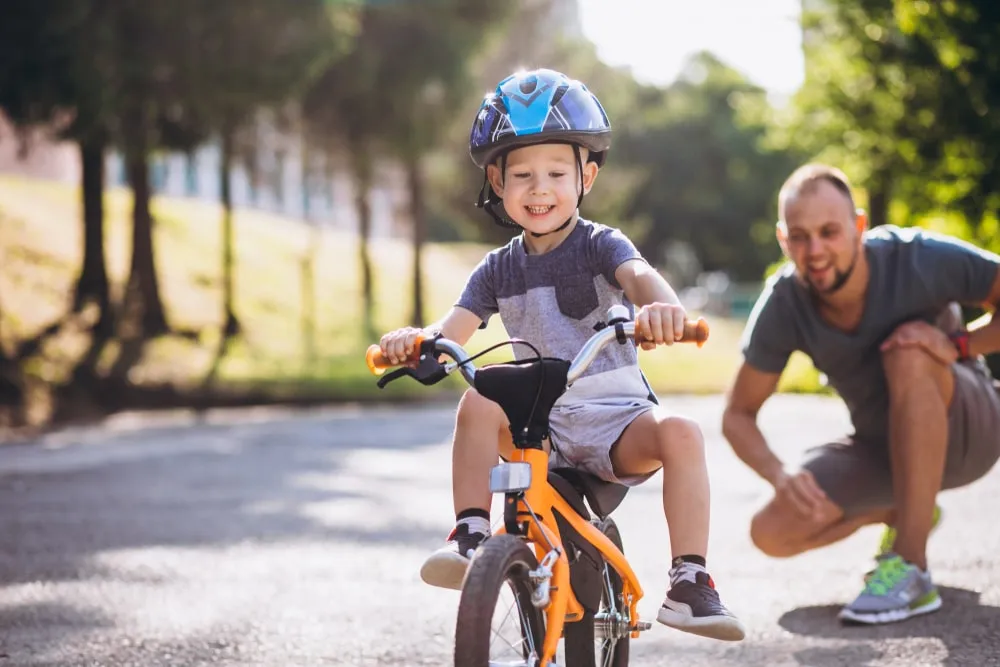 Cum sa-ti inveti copilul sa mearga pe bicicleta?