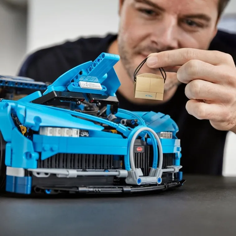 Lego bugatti 2024 chiron 42083